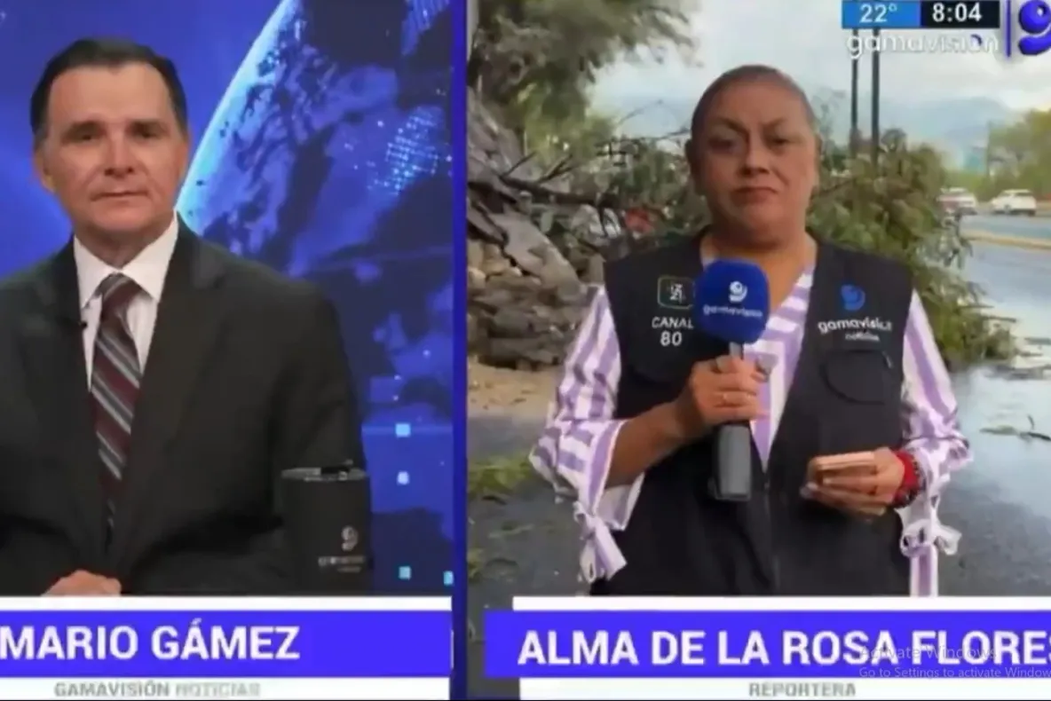 Reporter și cameraman, loviți în direct de o dubă scăpată de sub control. Imagini șocante surprinse în direct - VIDEO