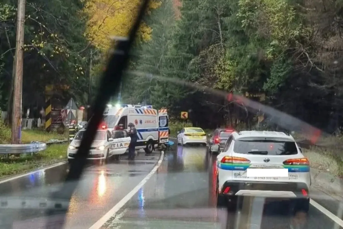Accident pe Valea Prahovei. Două femei au fost rănite după ce o mașină a intrat pe contrasens – FOTO