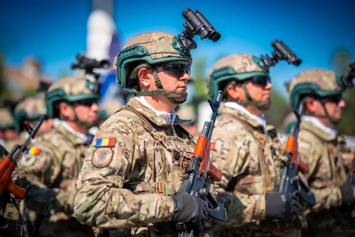 Ziua Armatei Române 2026. Ceremonii militare şi religioase în Bucureşti şi în ţară. Nicuşor Dan, la Baza 86 Aeriană
