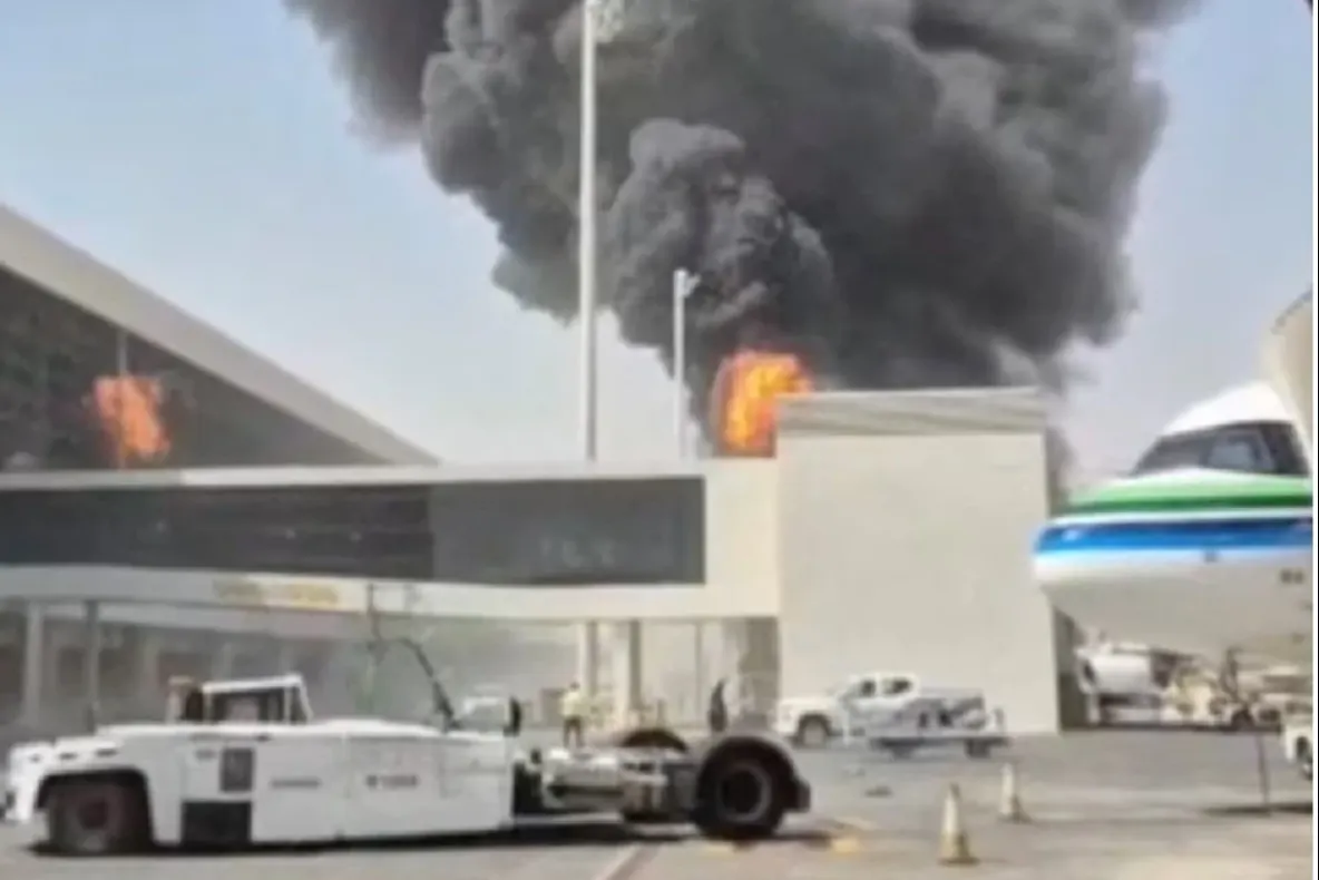 Un nou atac zguduie Arabia Saudită! Aeroportul din Riad, evacuat după o explozie. Alertă maximă în regiune