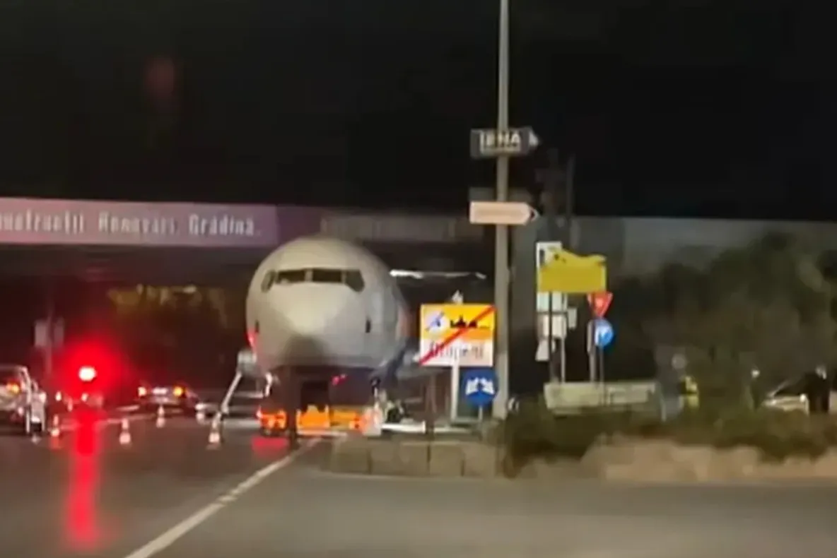 Un avion de pasageri, blocat sub un pod lângă București! Cum a ajuns aeronava pe DN1 | FOTO+VIDEO
