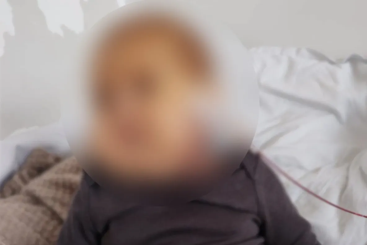 Apel disperat pentru Elena, o copilă de un an, grav bolnavă. S-au strâns jumătate din bani, dar lupta nu s-a încheiat