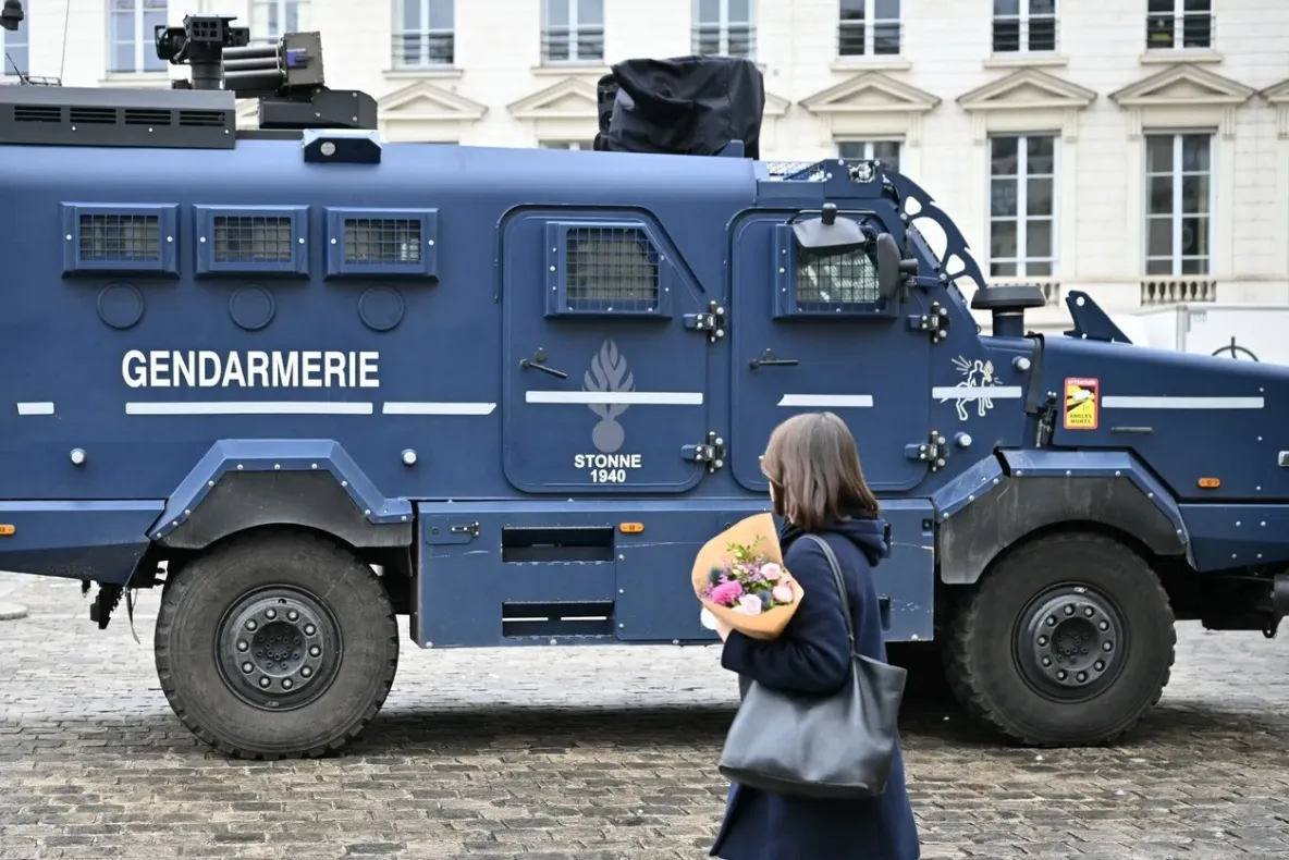 Autoritățile franceze au scos blindatele pe străzi. Germania și Italia, zguduite de manifestații și confruntări cu poliția