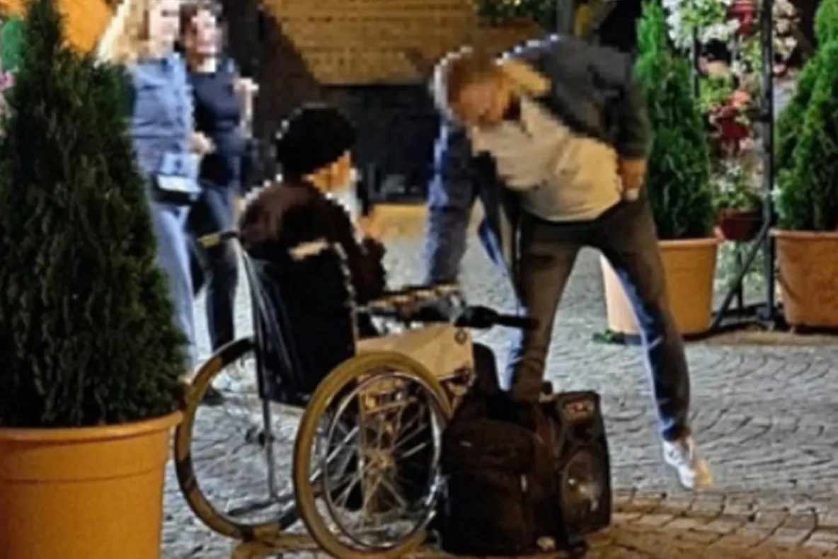 Peste 9.000 de lei în doar 8 ore, din cerșit la pelerinajul de Sfânta Parascheva. Bărbatul ar accepta doar bani: caz revoltător la Iași