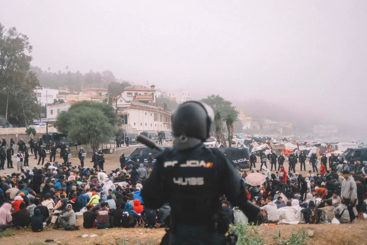 Poliția spaniolă a mutat o tabără de migranți din Ceuta chiar înaintea vizitei familiei regale