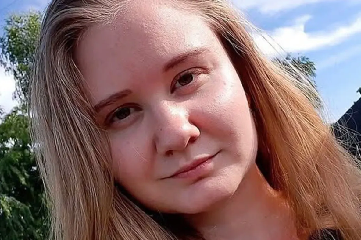 „Pur și simplu au lăsat-o pe fiica mea să moară”. Mama cercetătoarei decedate în Rusia demontează versiunea cu eprubeta spartă