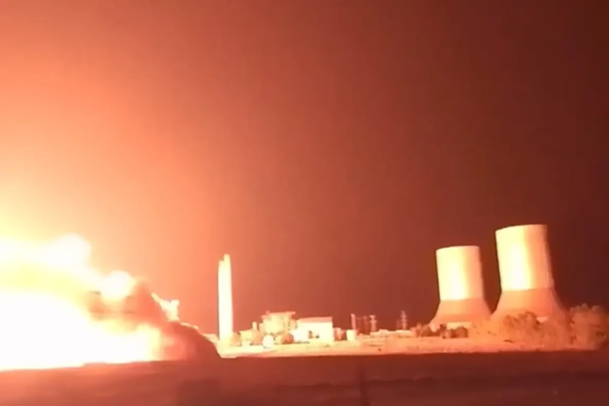 Explozie urmată de un "incendiu uriaș" lângă o centrală electrică din Siria. Trei stații au fost oprite VIDEO