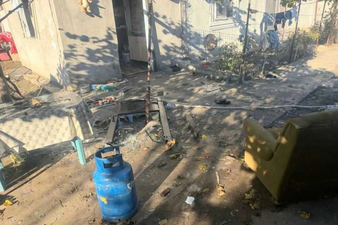 Explozie urmată de incendiu într-o locuință din Roșiorii de Vede. Două persoane, rănite