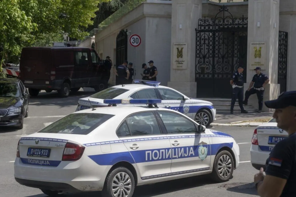 Atac la Ambasada Israelului din Belgrad: minor împușcat mortal, alertă teroristă maximă