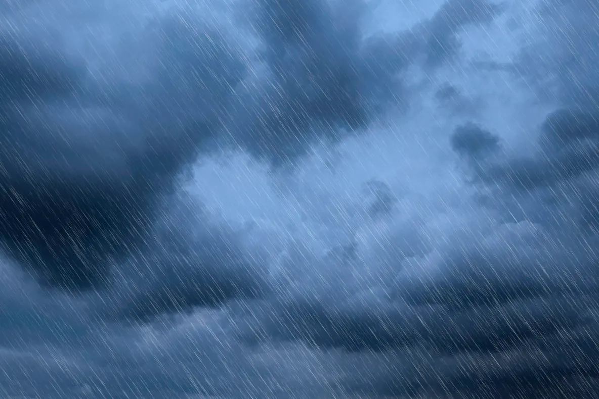 Cod galben de ploi puternice în mai multe județe, inclusiv în București. ANM anunță precipitații mixte la munte