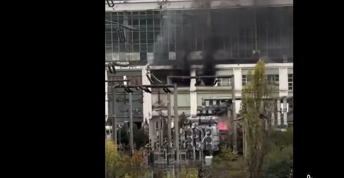 Alertă la Iași: Incendiu la CET, după explozia unui transformator