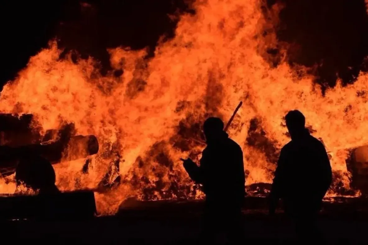 Incendiu la un siloz de rumeguș din Harghita, stins după aproape șase ore