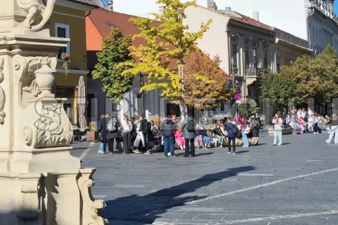 A fost panică la un liceu din Cluj-Napoca! Elevii și profesorii, evacuați după o alertă cu bombă