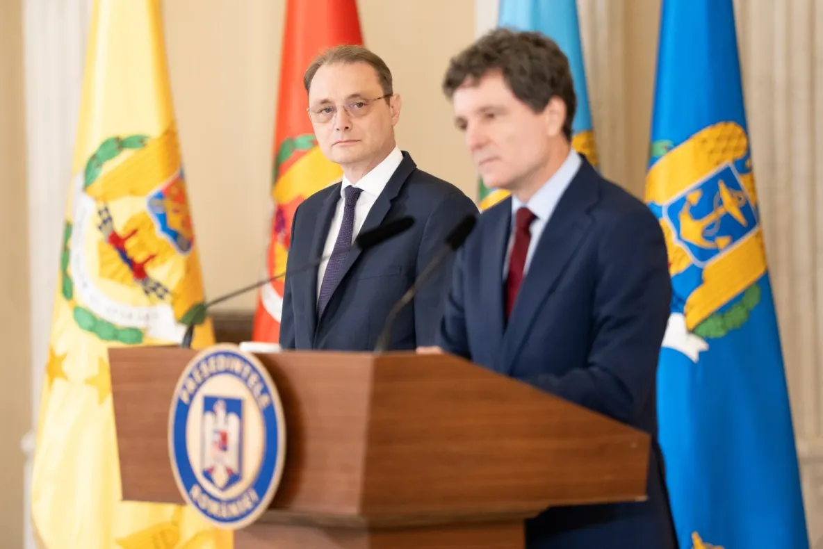 POLITICO: Un diplomat, al patrulea candidat la funcţia de premier al României în cinci luni. Misiune dificilă pentru Luca Niculescu