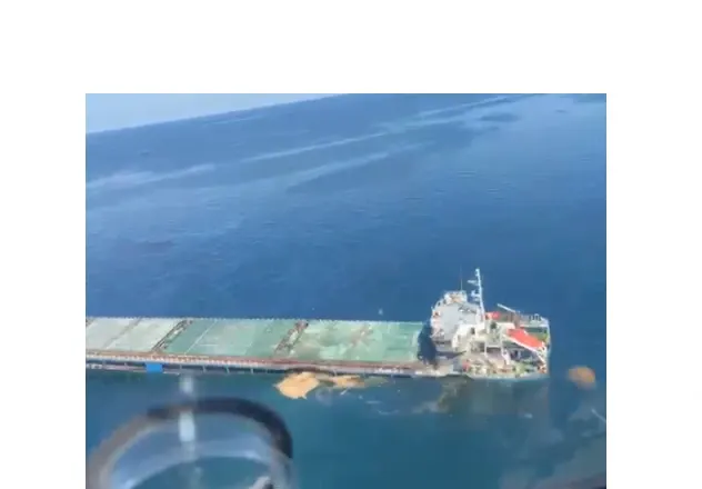 Imagini aeriene dramatice cu nava turcească lovită de o dronă în Marea Neagră. Vasul se scufundă, bilanț tragic: 2 morți și 11 răniți - VIDEO