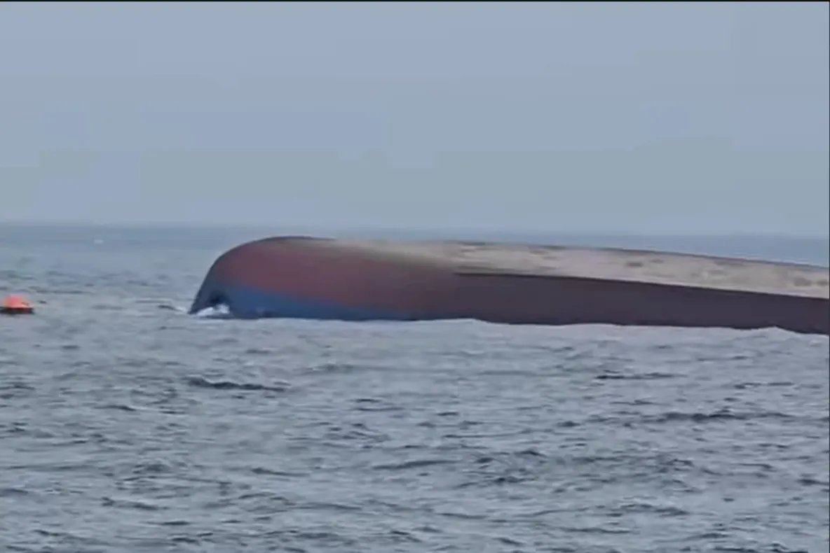 Navă comercială lovită în Marea Neagră: ambarcațiunea s-a scufundat. Se intervine de urgență