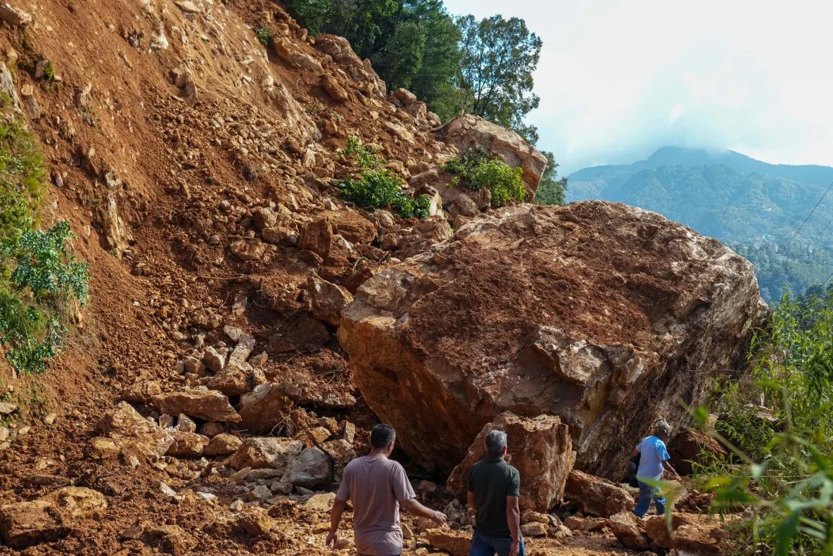 Inundații devastatoare în Nepal, după o alunecare de teren. Autoritățile cer evacuarea populației VIDEO