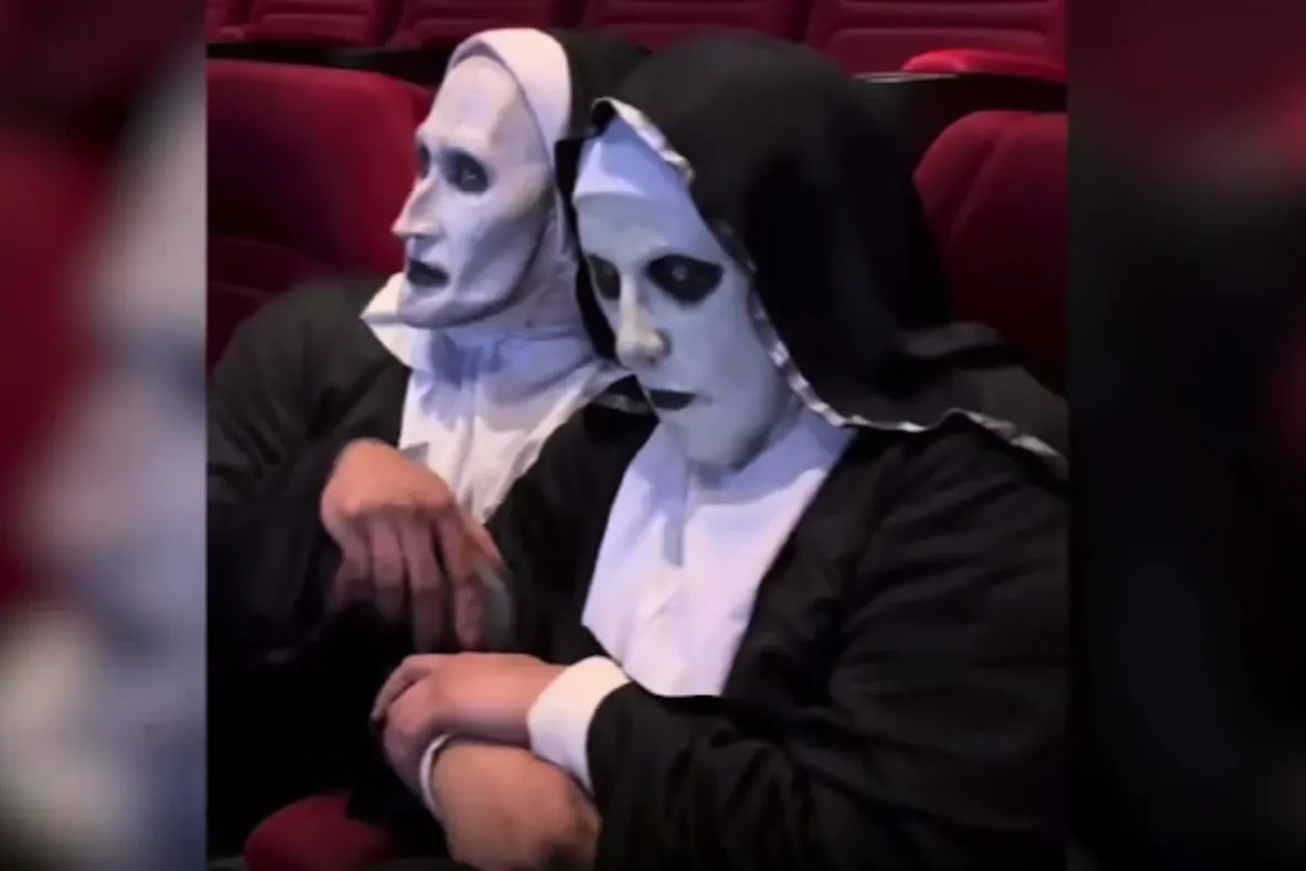 Un nou trend de pe TikTok a creat isterie. Tinerii se dau drept strigoi