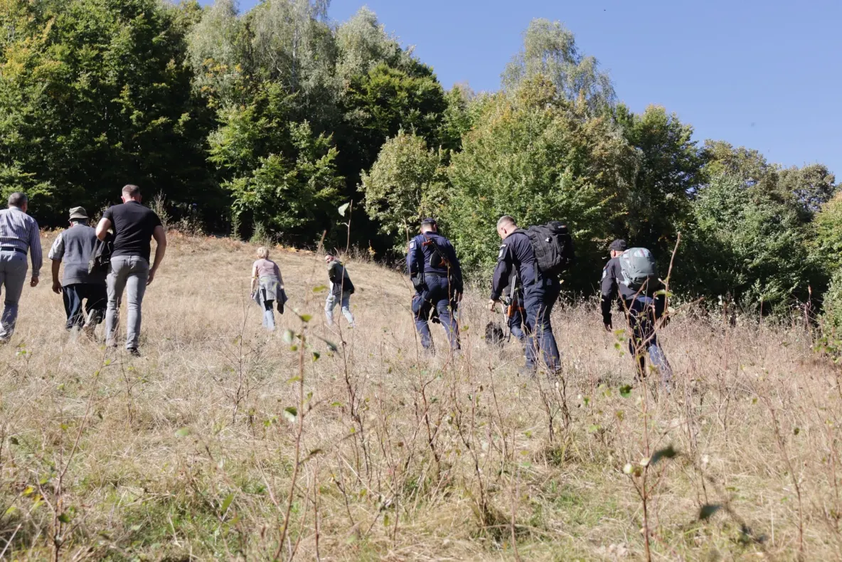 Ciobănașul de 19 ani, căutat fără încetare. Polițiști, jandarmi, pompieri, câini, drone și scafandri, mobilizați pentru a-l găsi pe Alin