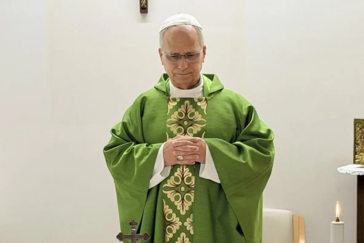 Primele imagini cu Papa Leon al XIV-lea după operația la plămân. Vaticanul a anunțat când va apărea din nou în public