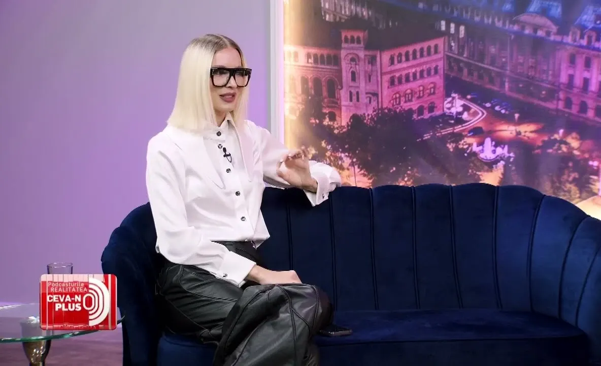 Andreea Simona Sîrbu, dezvăluiri despre Paris Hilton, la Realitatea PLUS, în podcastul „Ceva-n PLUS”