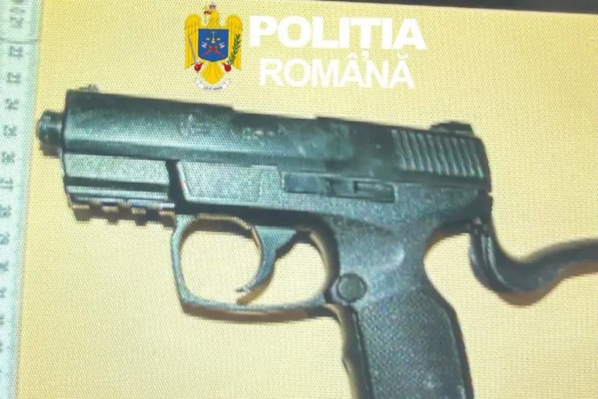 Percheziții în București într-un dosar de proxenetism. Doi bărbați ar fi închiriat o locuință și ar fi atras clienți prin aplicații online