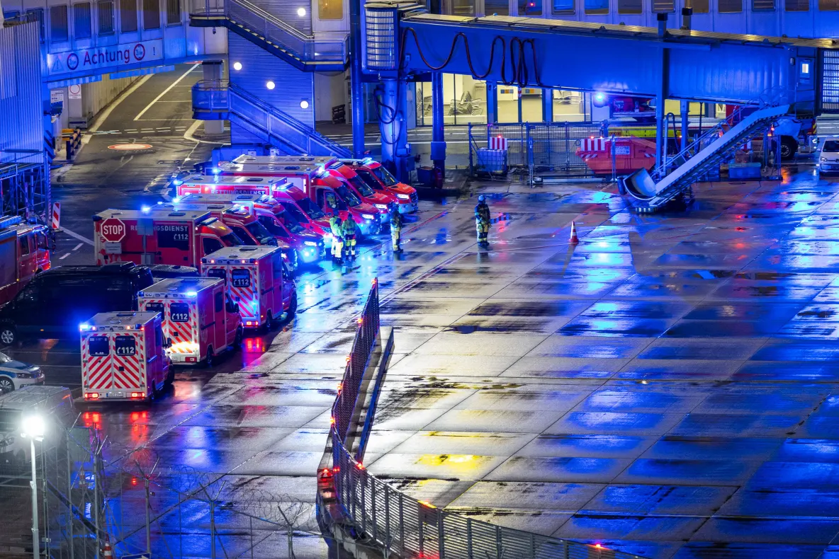 Alertă medicală pe aeroportul din Dusseldorf după îmbolnăvirea unor pasageri Eurowings. Norovirusul, o posibilă cauză