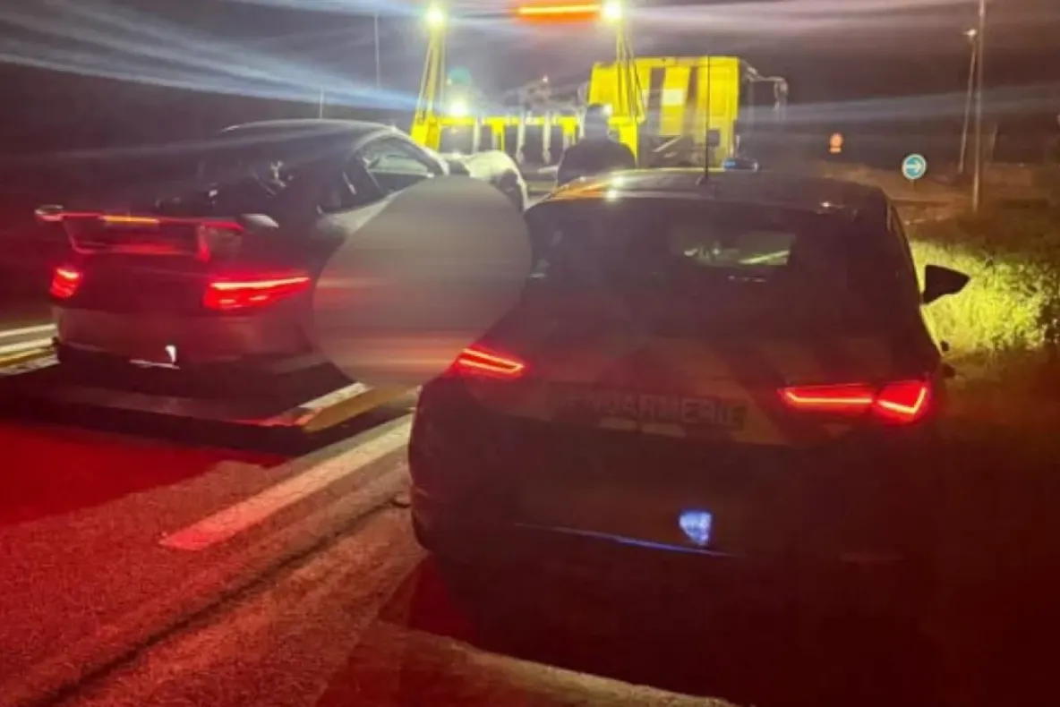 Prins cu 312 km/h pe autostradă, dar ar putea scăpa de pedeapsă. De ce viteza record înregistrată de radar îi poate salva permisul