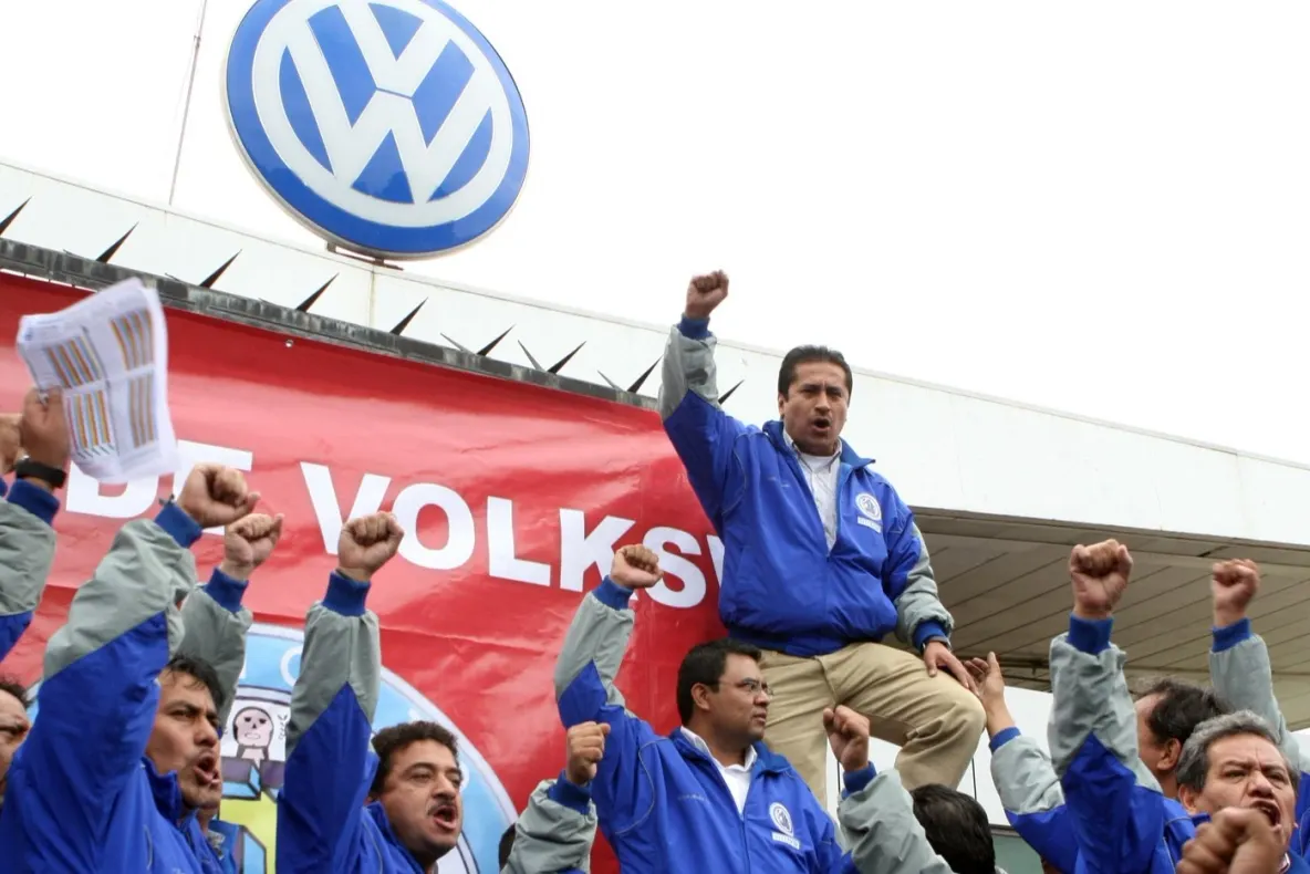 Criză fără precedent la Volkswagen: gigantul german renegociază contractele a peste 100.000 de angajați