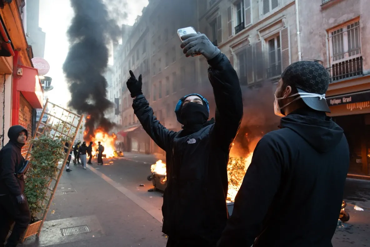 Americanii, avertizați de Washington să stea departe de protestele din Franța. Violențele de stradă au dus la noi restricții