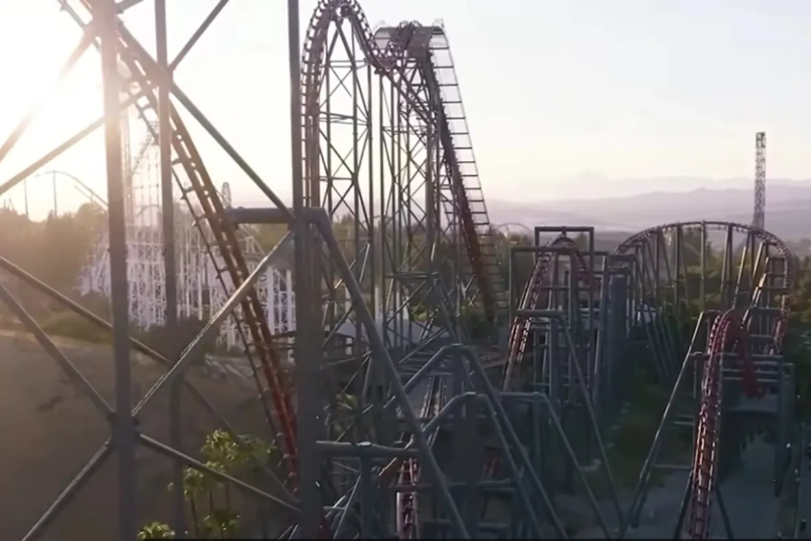 X2, roller coaster-ul controversat se închide definitiv. Peste 100 de persoane reclamă leziuni cerebrale