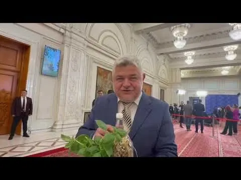 Ninel Peia a adus agheasmă, tămâie și busuioc în Parlament. Senatorul, decis să alunge să alunge „duhurile negre, useriste și bolojeniste”