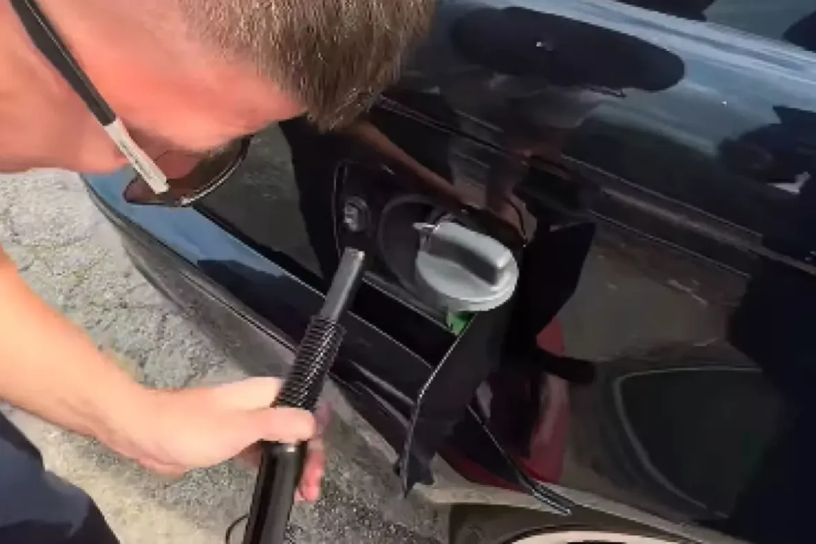 Metoda neobișnuită folosită de proprietarul unui BMW M3 pentru a trece ITP-ul. Ce a turnat în rezervor