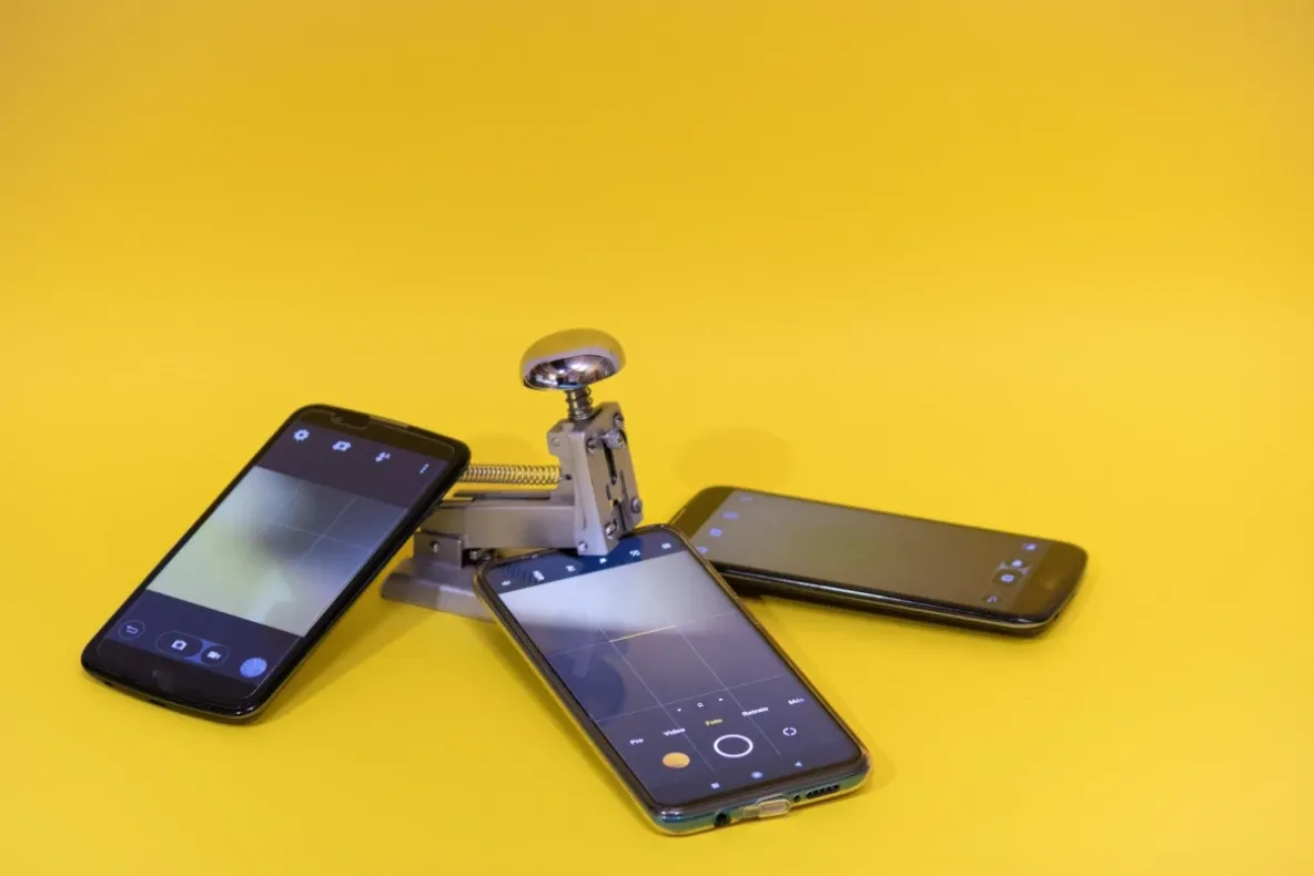 Jaful care a lăsat un retailer fără 74 de telefoane! Angajata ar fi modificat datele din sistem și a vândut dispozitivele la amanet, în Giurgiu
