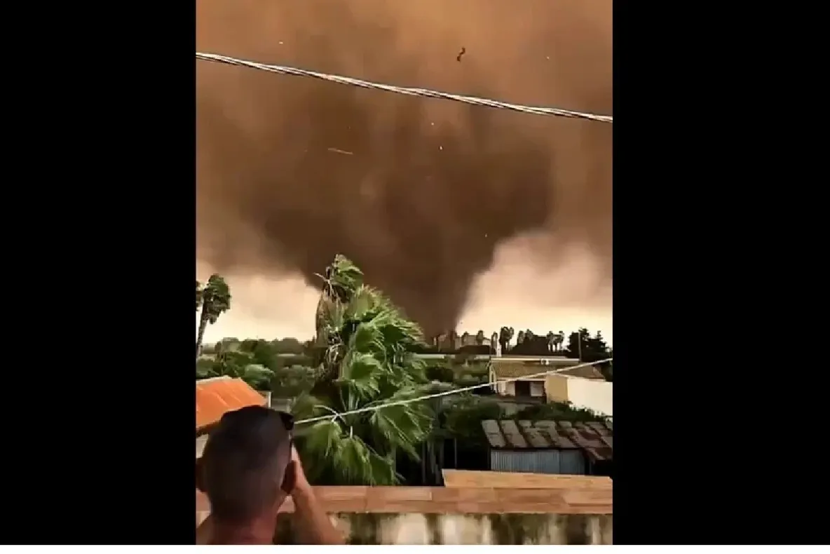 Scene de groază în Sicilia! Două tornade au distrus clădiri și au răsturnat mașini. Sute de elevi, evacuați dintr-o școală - VIDEO