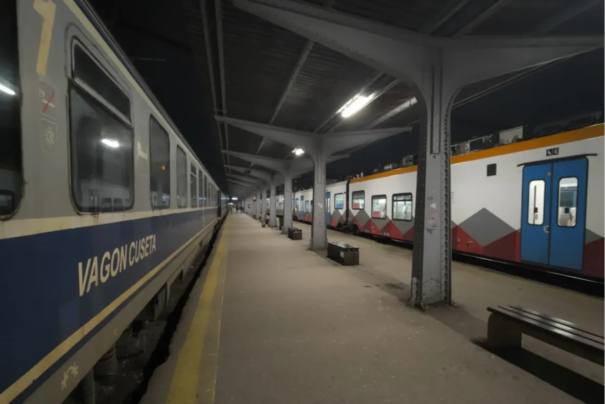 Gest inconștient surprins lângă calea ferată. Un adolescent a sfidat pericolul chiar în fața unui tren, de dragul unei "provocări"
