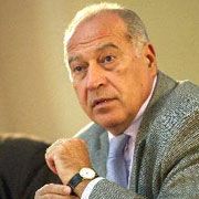 Dan Voiculescu susţine o conferinţă de presă