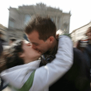 Francezii nu se uită la bani când e vorba de dragoste