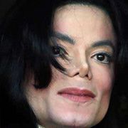 Michael dă un concert de...autografe