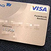 Cinci tineri falsificatori de carduri au fost arestaţi