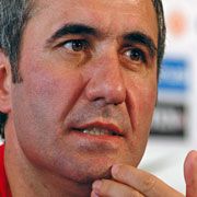 Fostele glorii din Ghencea îl susţin pe Hagi