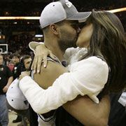 Eva Longoria e mai fierbinte online decât Paris Hilton