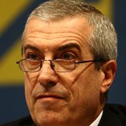 Tăriceanu propune majorarea pensiilor mai devreme dacă moţiunea nu trece