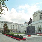 Dispută electorală la Varşovia între liderul liberal Donald Tusk şi premierul Jaroslav Kaczynski