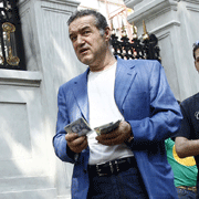 Becali închide robinetul cu bani pentru jucătorii Stelei