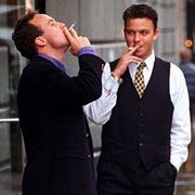 Mini-ţigara, soluţia pentru scurtarea pauzelor de fumat