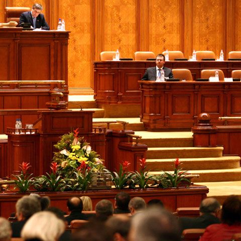 Deputaţii au revenit la muncă după vacanţa parlamentară  