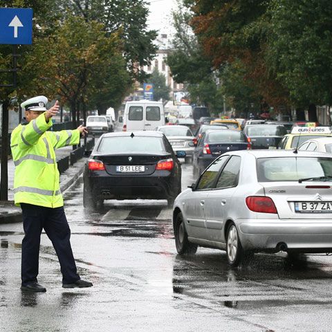 Vremea rea a revenit în Capitală cu mari blocaje în trafic
