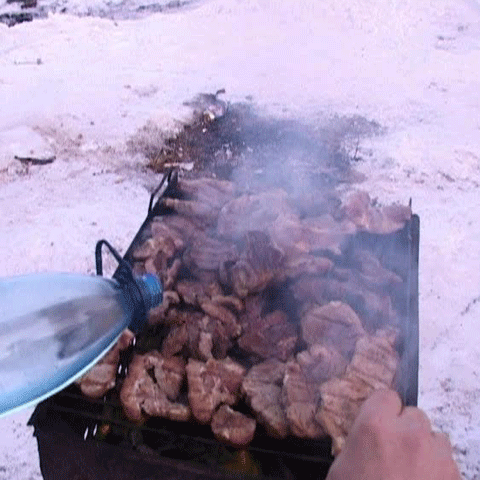 Zeci de oameni au continuat petrecerea de Revelion la Curmătura 