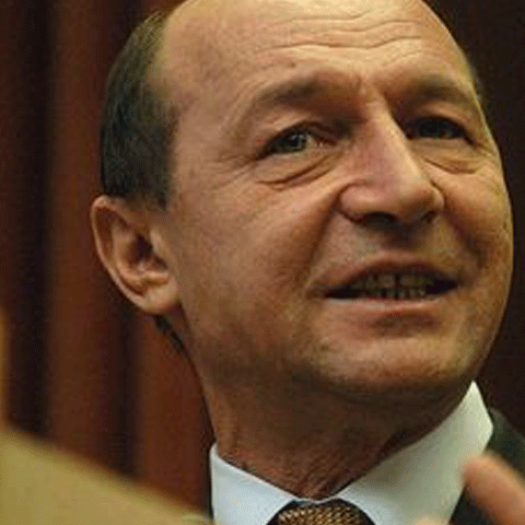 Profesorii şi pensionarii au primit o ciozvârtă de la ospăţul prezidenţial